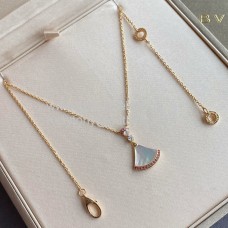 Колие Bvlgari Divas Dream от седеф с рубини, цена от розово злато