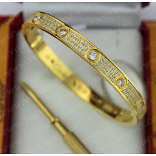 Гривна Cartier Love с диамантено покритие от жълто злато