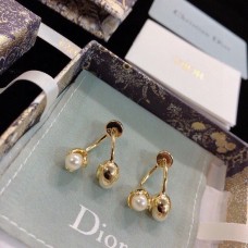 Christain Dior Limited Edition CD White Pearl Visues Yellow Gold Plated Обеци за жени Christain Dior Limited Edition CD White Pearl Visues Yellow Gold Plated Обеци за жени