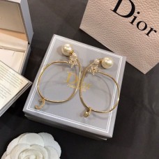 Обеци Christin Dior с кръгла висулка, бяла перла и жълто позлатено покритие с диаманти