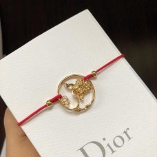 Есенна гривна Christian Dior Diorelita с жълто злато и мотив на хортензия, червен памучен шнур