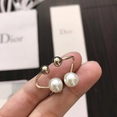 Обеци Dior Tribales от бяла перла, сферичен детайл, извити, жълто злато, магазин