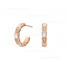 Обеци Bvlgari Serpenti Viper от 18-каратово розово злато с елементи от седеф и диаманти Pave Обеци Bvlgari Serpenti Viper от 18-каратово розово злато с елементи от седеф и диаманти Pave