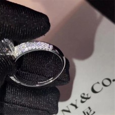 Годежен пръстен Tiffany с диаманти, фалшив стилен