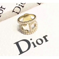 Пръстен Dior с жълто злато и CD мотив, бели перли за парти Пръстен Dior с жълто злато и CD мотив, бели перли за парти