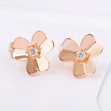 Малки обеци Van Cleef Arpels Frivole от розово злато с диаманти в Канада