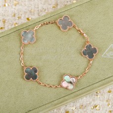 Гривна Van Cleef Arpels Magic Alhambra 5 мотива, сива, седефена, розово злато