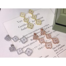 Обеци Van Cleef Arpels Magic Alhambra с 3 мотива и диамант Pave