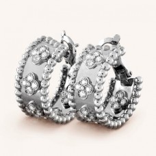 Обеци Van Cleef Arpels Perlee Clovers с диаманти и бяло злато