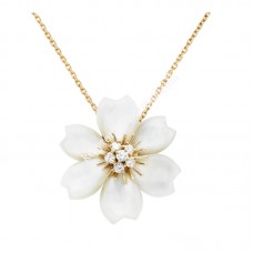 Висулка Van Cleef Arpels Rose de Noel от жълто злато с диаманти и седеф, Канада