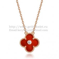 Висулка Van Cleef Arpels Alhambra от розово злато с карнеолски седеф и кръгли диаманти