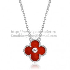 Висулка Van Cleef Arpels Alhambra от бяло злато с карнеолски седеф и кръгли диаманти