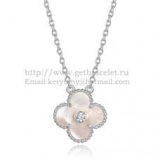 Висулка Van Cleef Arpels Alhambra от бяло злато с бели седефни кръгли диаманти