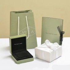 Кутия за колиета Van Cleef Arpels Кутия за колиета Van Cleef Arpels